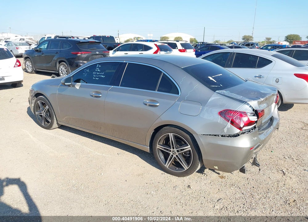 2019 MERCEDES-BENZ A 220 VIN: WDD3G4EB7KW001954