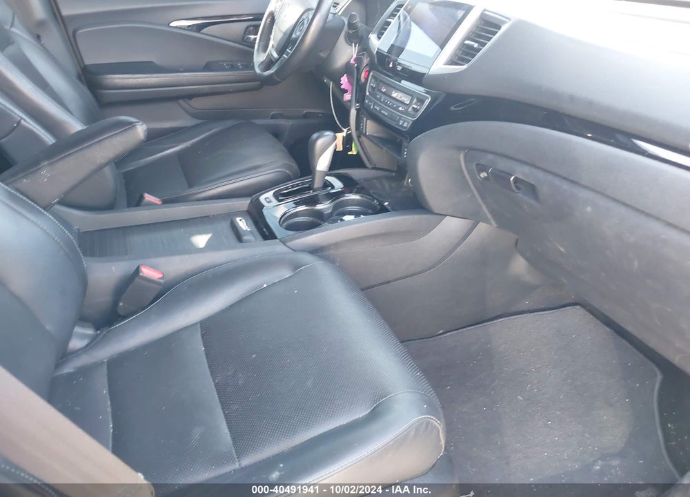 2017 HONDA RIDGELINE RTL-E VIN: 5FPYK3F75HB034894