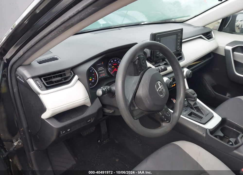 2019 TOYOTA RAV4 XLE VIN: JTMW1RFV4KD030953