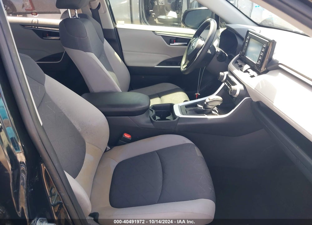 2019 TOYOTA RAV4 XLE VIN: JTMW1RFV4KD030953