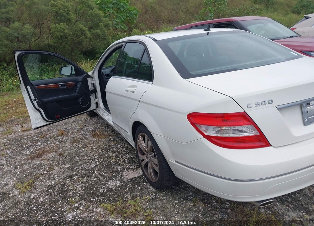 2009 MERCEDES-BENZ C 300 LUXURY/SPORT VIN: WDDGF54X69R055908