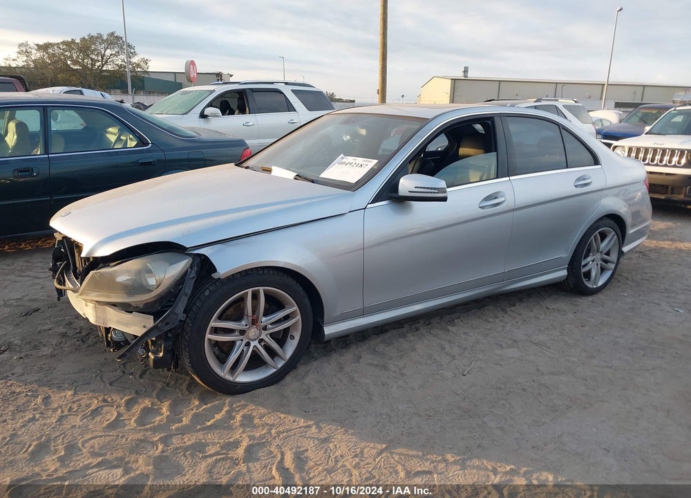 2012 MERCEDES-BENZ C 300 LUXURY 4MATIC/SPORT 4MATIC VIN: WDDGF8BB8CR228652