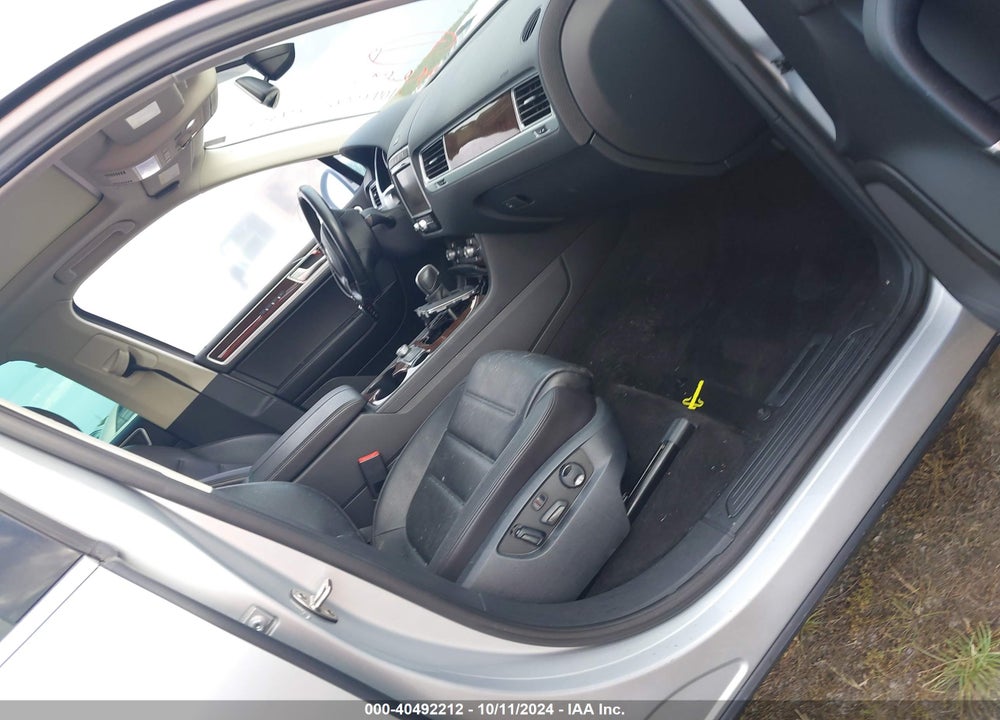 2016 VOLKSWAGEN TOUAREG VR6 LUX VIN: WVGEF9BP0GD001859