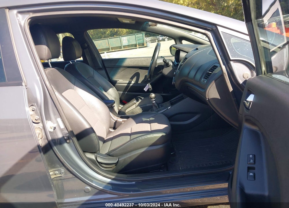 2016 KIA FORTE SX VIN: KNAFZ5A32G5539235