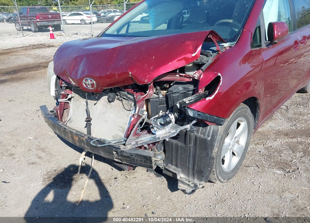 2011 TOYOTA SIENNA LE V6 VIN: 5TDKK3DC6BS042939