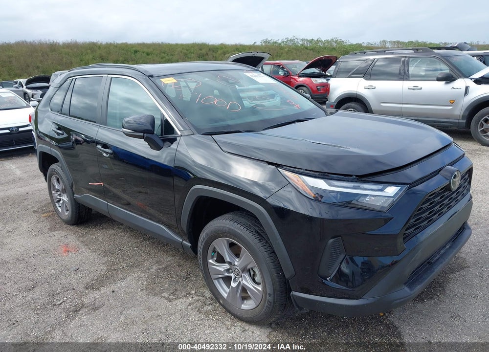 2022 TOYOTA RAV4 XLE VIN: 2T3W1RFV0NC174170