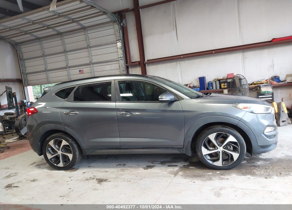 2016 HYUNDAI TUCSON LIMITED VIN: KM8J33A22GU226391
