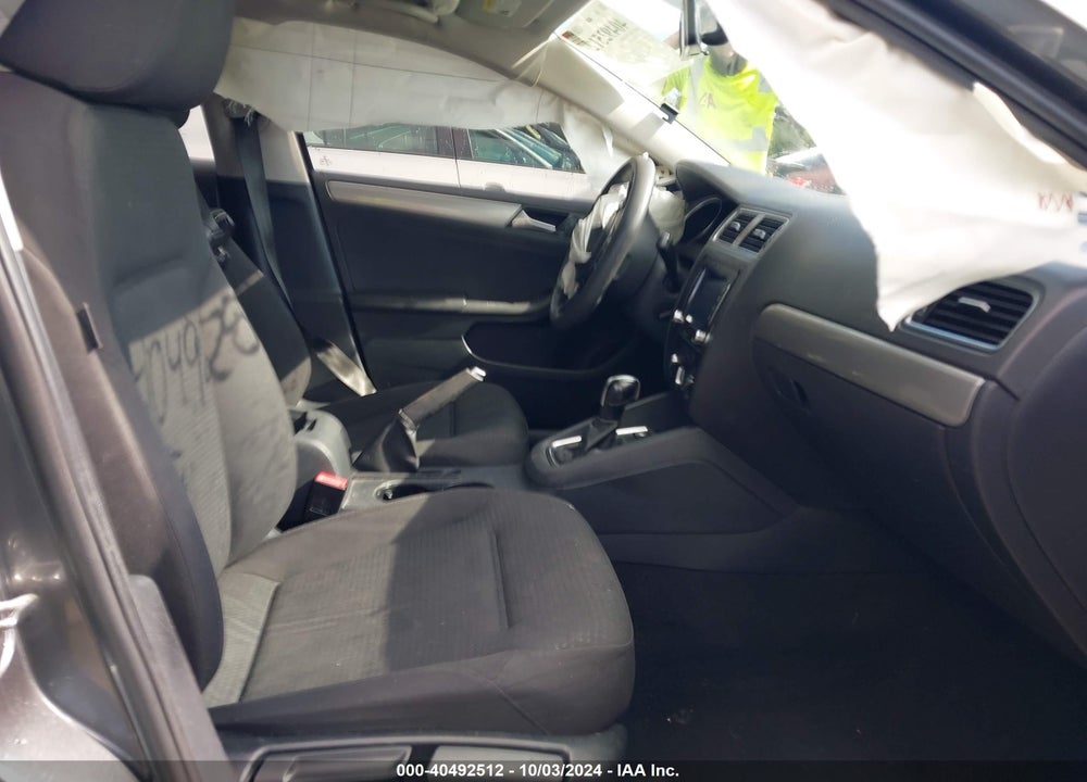 2015 VOLKSWAGEN JETTA 1.8T SE VIN: 3VWD17AJ4FM403657
