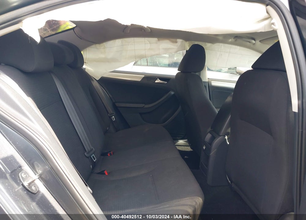 2015 VOLKSWAGEN JETTA 1.8T SE VIN: 3VWD17AJ4FM403657