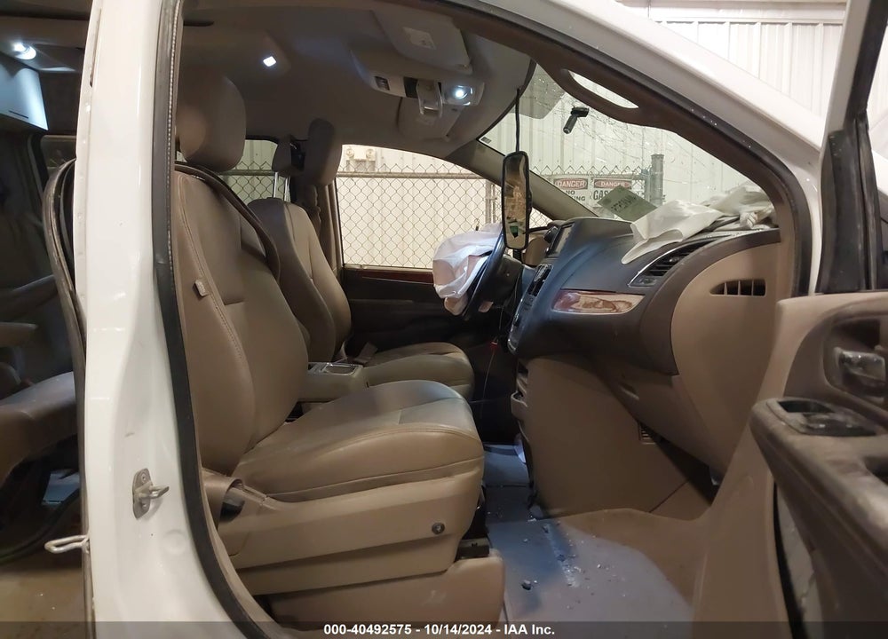 2014 CHRYSLER TOWN & COUNTRY TOURING VIN: 2C4RC1BG2ER342657