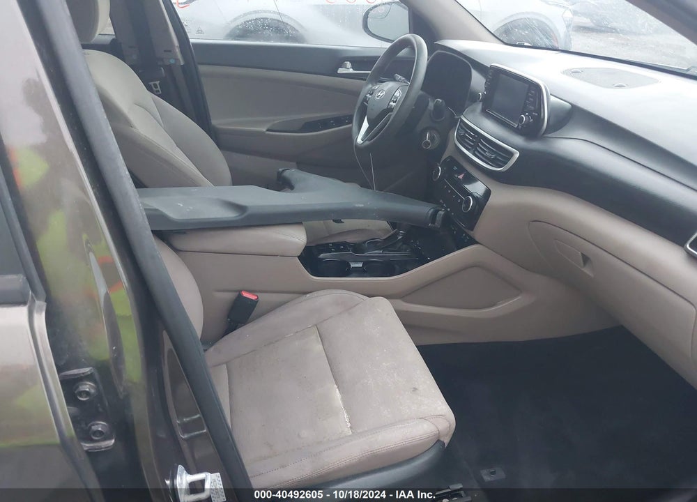 2019 HYUNDAI TUCSON SE VIN: KM8J23A40KU062720