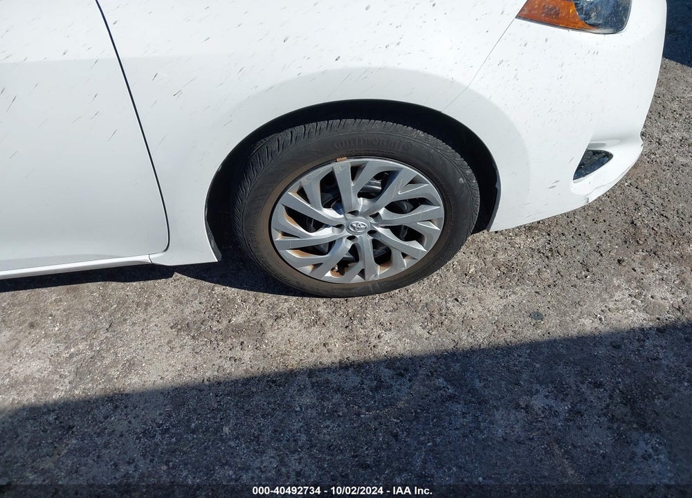 2018 TOYOTA COROLLA LE VIN: 5YFBURHE3JP805158