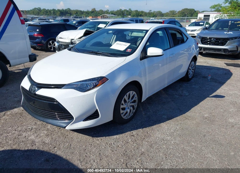 2018 TOYOTA COROLLA LE VIN: 5YFBURHE3JP805158