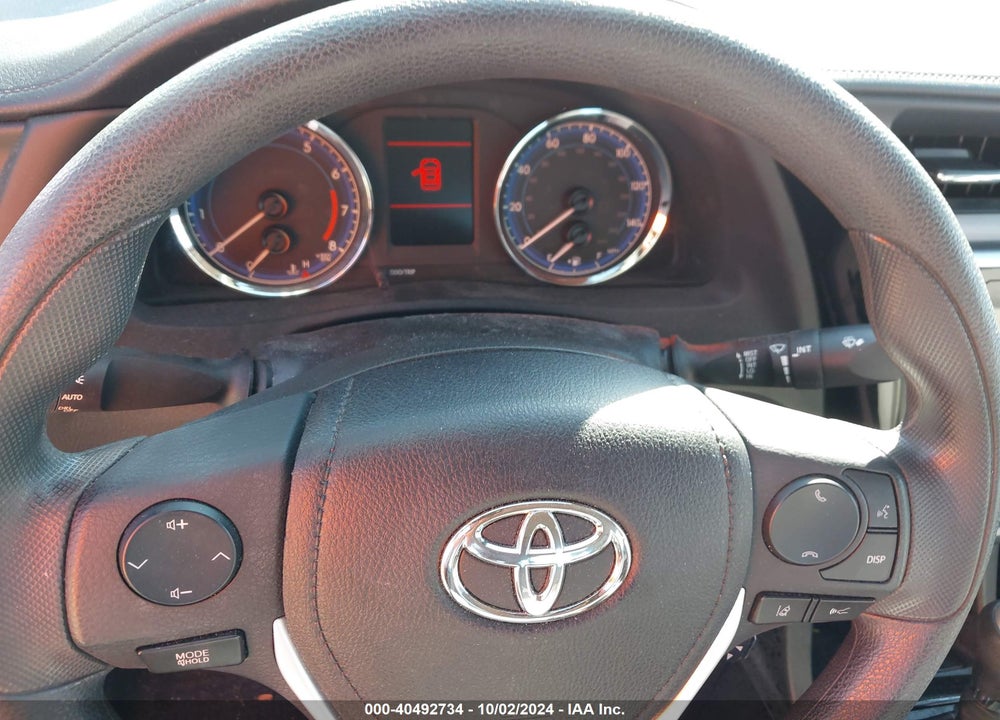2018 TOYOTA COROLLA LE VIN: 5YFBURHE3JP805158