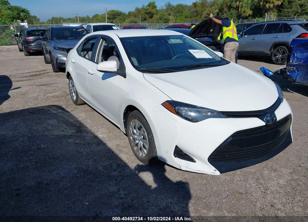 2018 TOYOTA COROLLA LE VIN: 5YFBURHE3JP805158