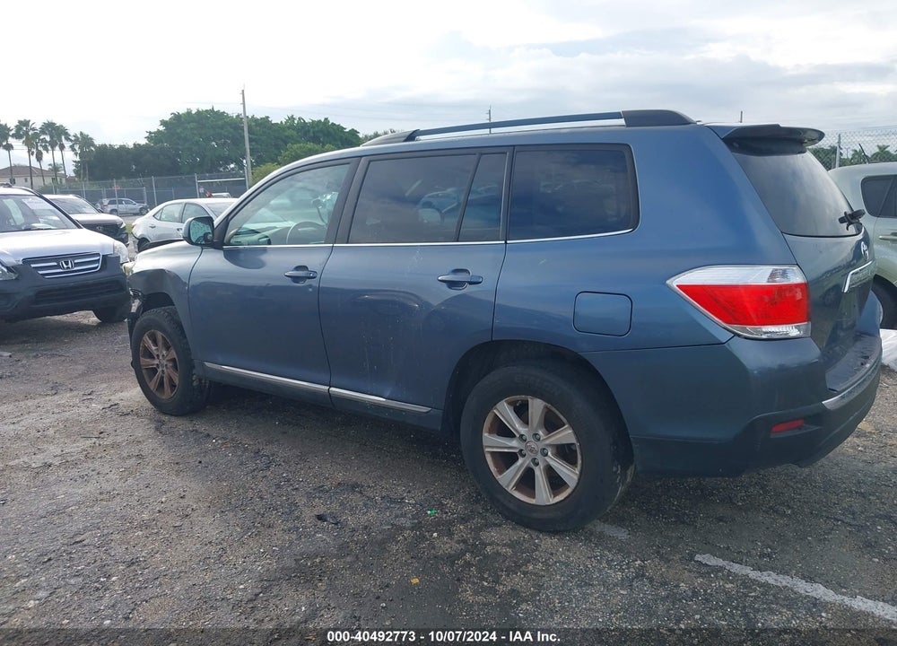 2011 TOYOTA HIGHLANDER BASE V6 VIN: 5TDZK3EH3BS038825