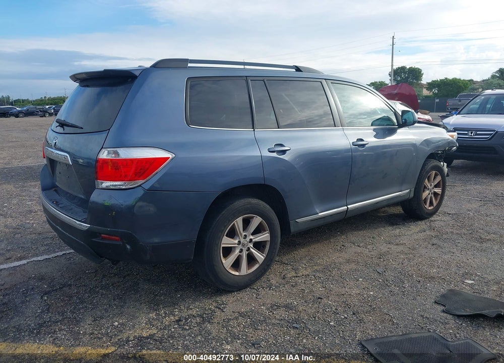2011 TOYOTA HIGHLANDER BASE V6 VIN: 5TDZK3EH3BS038825