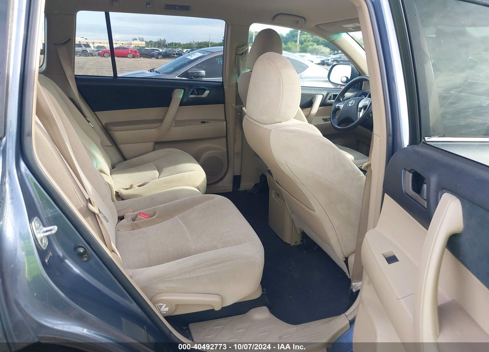 2011 TOYOTA HIGHLANDER BASE V6 VIN: 5TDZK3EH3BS038825