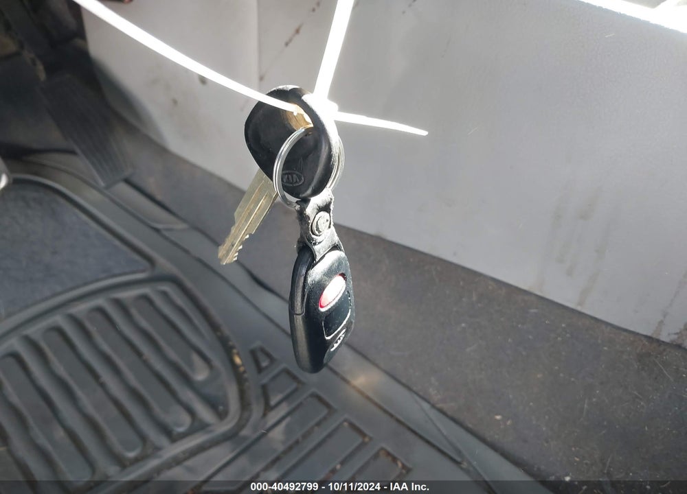 2009 KIA SPECTRA EX VIN: KNAFE222695666489