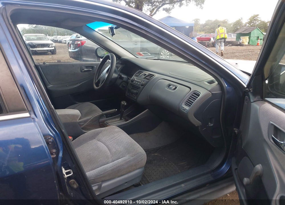2002 HONDA ACCORD 2.3 VP VIN: 1HGCF86672A092437