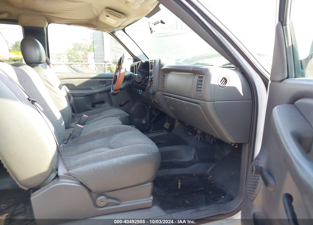 2005 CHEVROLET SILVERADO 2500HD WORK TRUCK VIN: 1GCHK29U25E323457