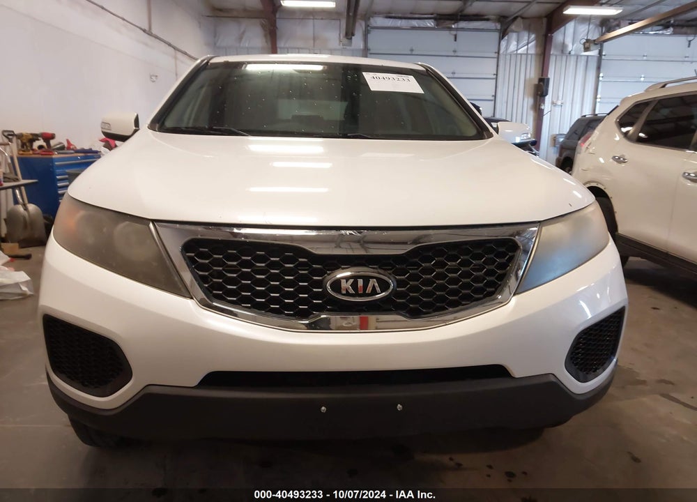 2011 KIA SORENTO LX VIN: 5XYKT3A16BG176573