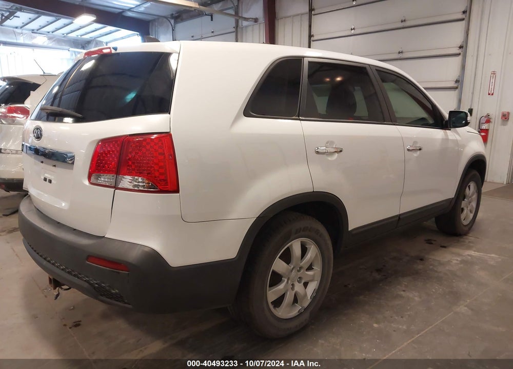 2011 KIA SORENTO LX VIN: 5XYKT3A16BG176573