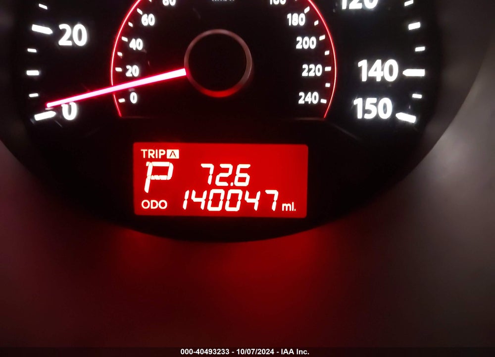 2011 KIA SORENTO LX VIN: 5XYKT3A16BG176573
