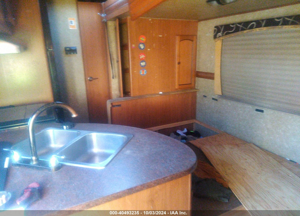 2015 CROSSROADS SUNSET TRAVEL TRAILER VIN: 4V0TC2227FB026452