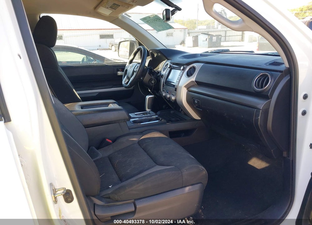 2016 TOYOTA TUNDRA SR5 5.7L V8 VIN: 5TFUW5F1XGX549378