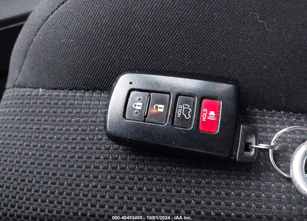 2018 TOYOTA RAV4 XLE VIN: 2T3WFREV1JW481133
