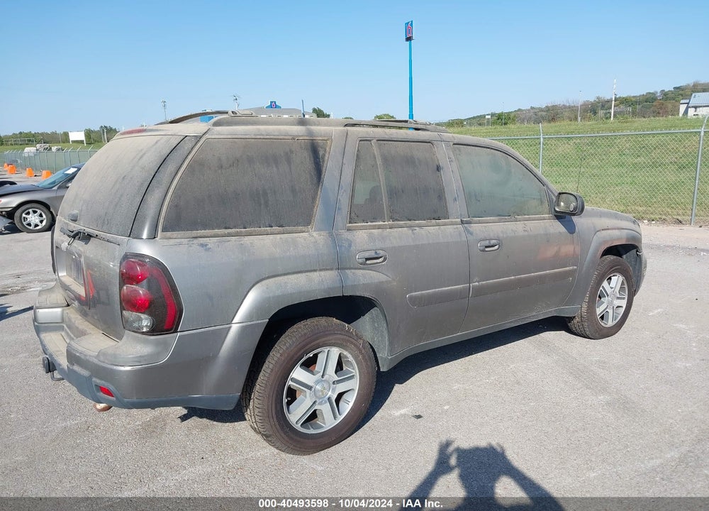 2005 CHEVROLET TRAILBLAZER LT VIN: 1GNDT13S552137160
