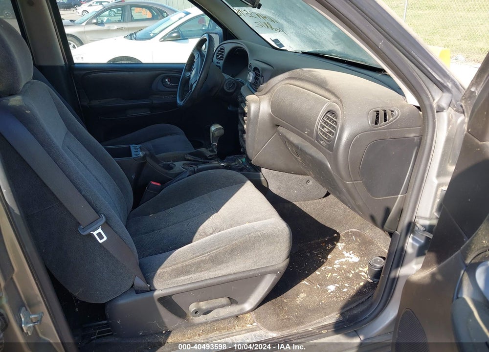 2005 CHEVROLET TRAILBLAZER LT VIN: 1GNDT13S552137160