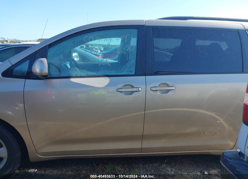 2011 TOYOTA SIENNA LE V6 VIN: 5TDKK3DC8BS045423