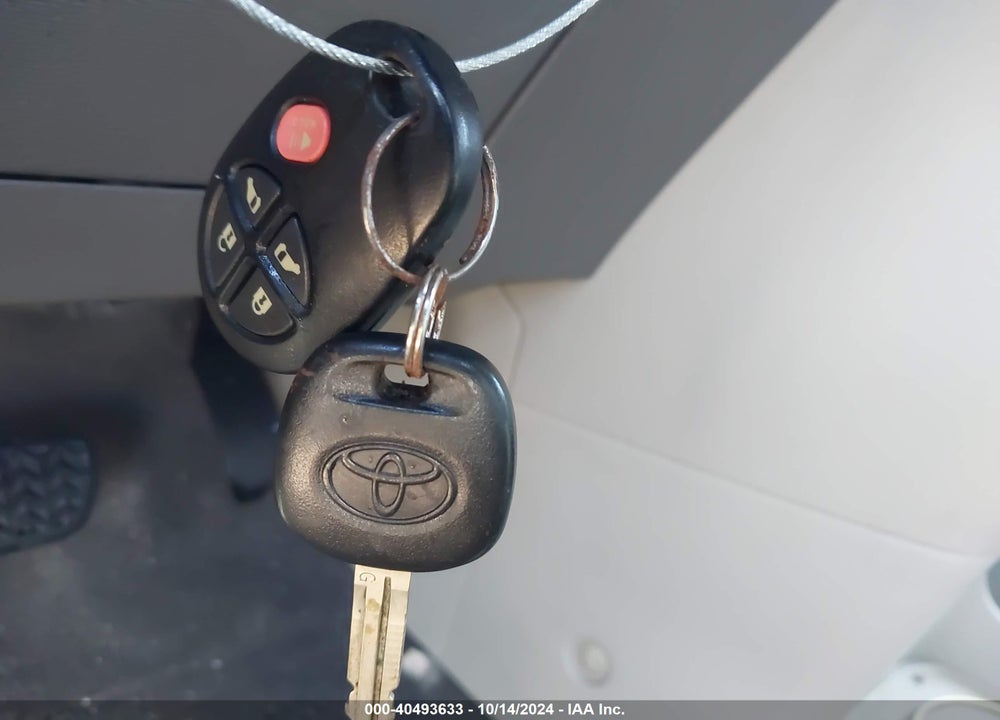 2011 TOYOTA SIENNA LE V6 VIN: 5TDKK3DC8BS045423