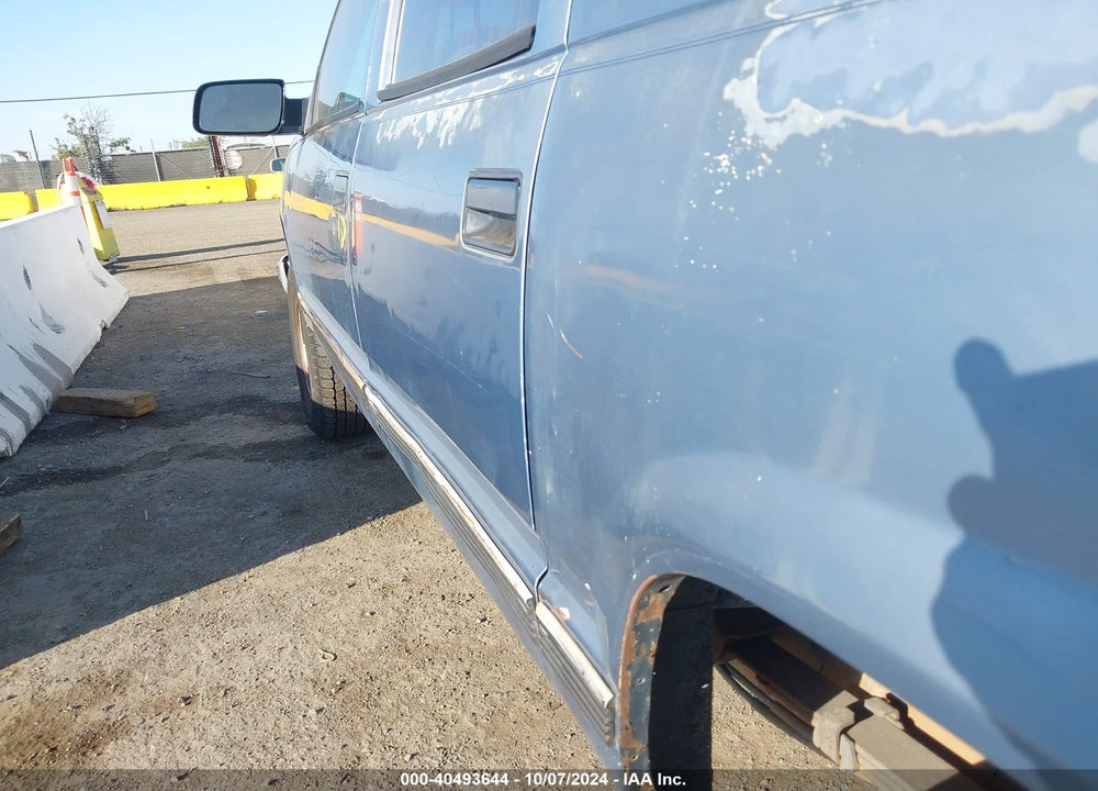 1994 CHEVROLET SUBURBAN K1500 VIN: 1GNFK16K1RJ337925