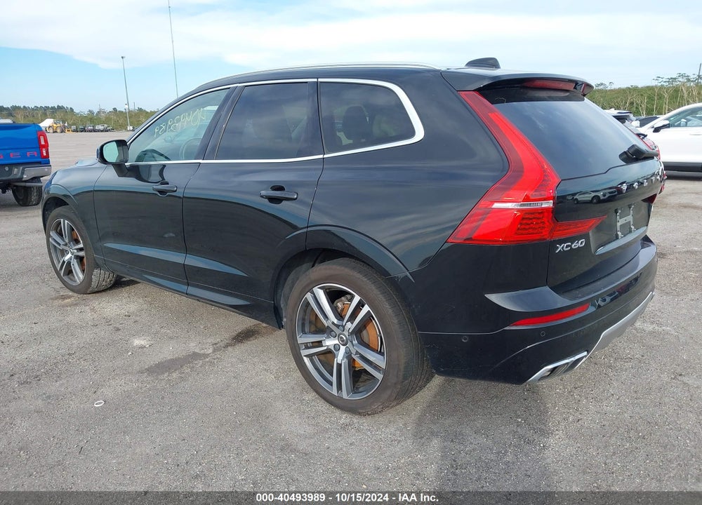 2019 VOLVO XC60 T5 MOMENTUM VIN: LYV102DK1KB176847