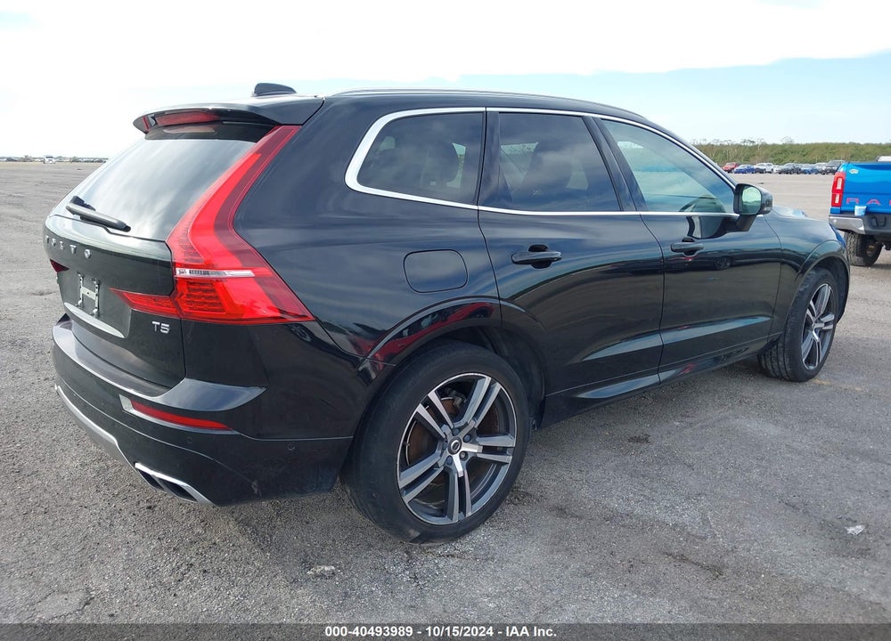 2019 VOLVO XC60 T5 MOMENTUM VIN: LYV102DK1KB176847