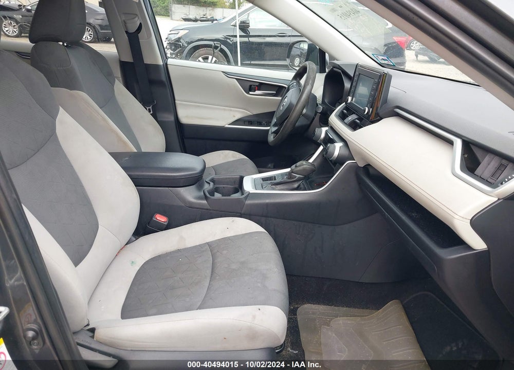 2019 TOYOTA RAV4 XLE VIN: 2T3P1RFV0KW038071