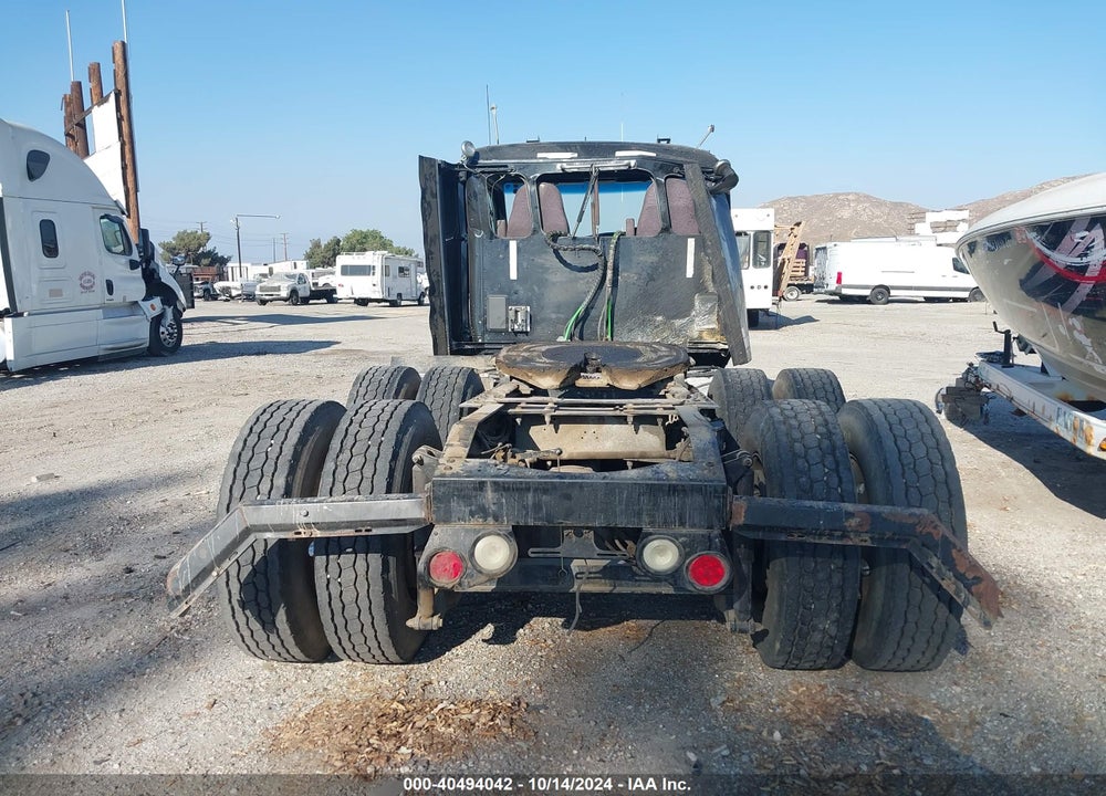 2014 PETERBILT 579 VIN: 1XPBD49X7ED240262