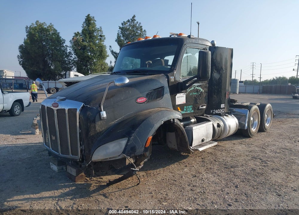 2014 PETERBILT 579 VIN: 1XPBD49X7ED240262