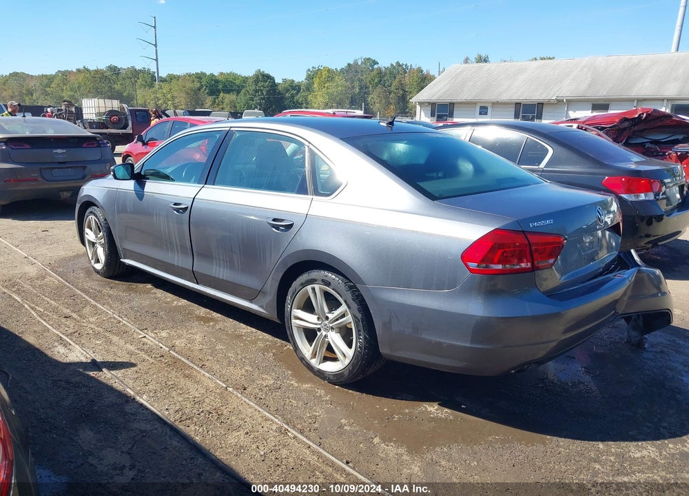 2015 VOLKSWAGEN PASSAT 2.0L TDI SE VIN: 1VWBV7A34FC062551