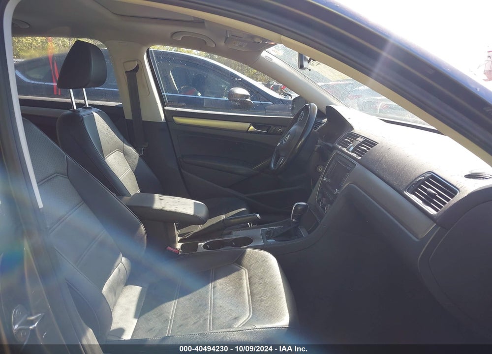 2015 VOLKSWAGEN PASSAT 2.0L TDI SE VIN: 1VWBV7A34FC062551