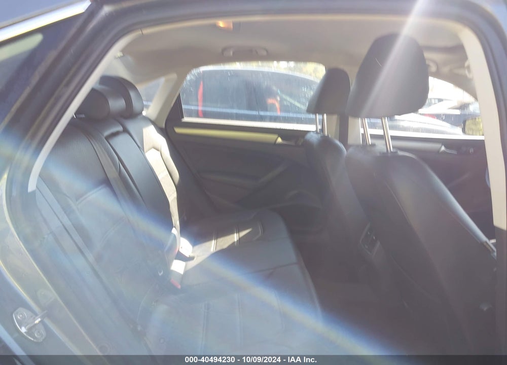 2015 VOLKSWAGEN PASSAT 2.0L TDI SE VIN: 1VWBV7A34FC062551