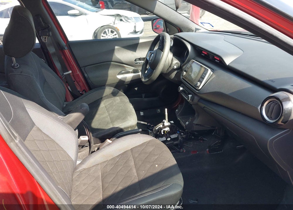 2018 NISSAN KICKS SV VIN: 3N1CP5CU7JL521048