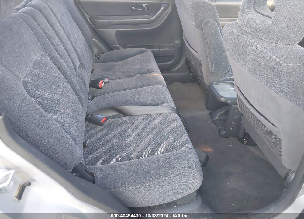 2000 HONDA CR-V LX VIN: JHLRD2846YC000709