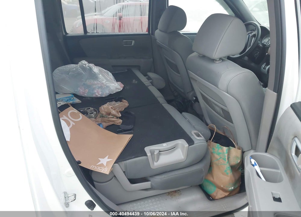2011 HONDA PILOT LX VIN: 5FNYF4H2XBB029783