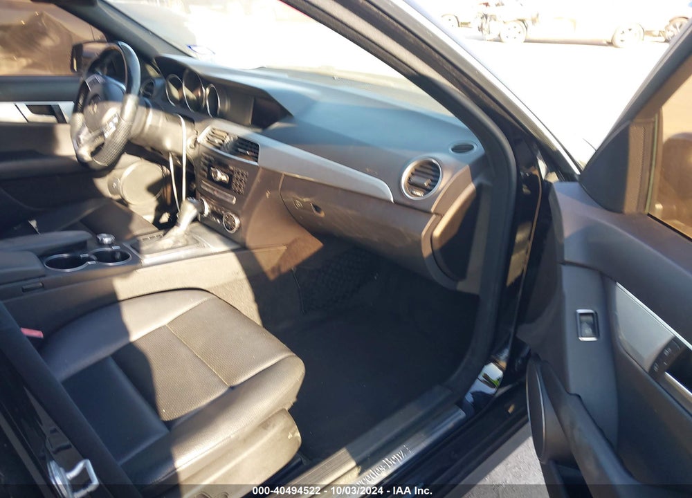 2014 MERCEDES-BENZ C 250 LUXURY/SPORT VIN: WDDGF4HB1EA947145