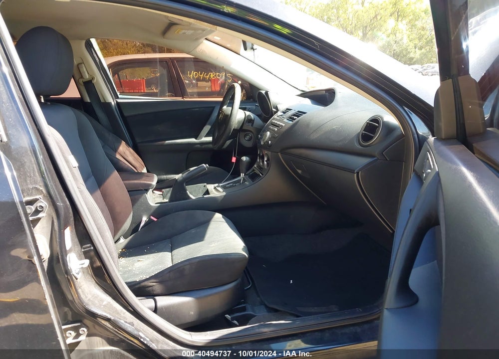 2011 MAZDA 3 I SPORT VIN: JM1BL1UF1B1417306