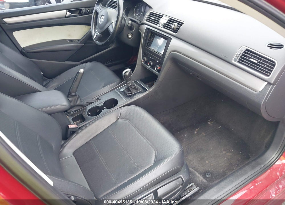 2015 VOLKSWAGEN PASSAT VIN: 1VWAT7A37FC047608
